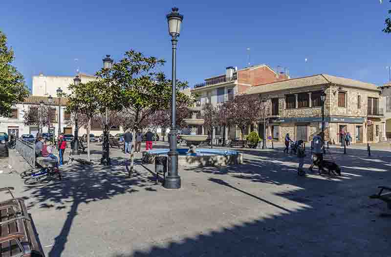 Cuenca - Mota del Cuervo 04 - plaza Mayor.jpg
